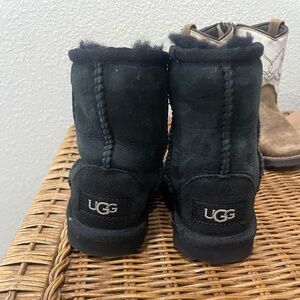 Black toddler 7 Uggs